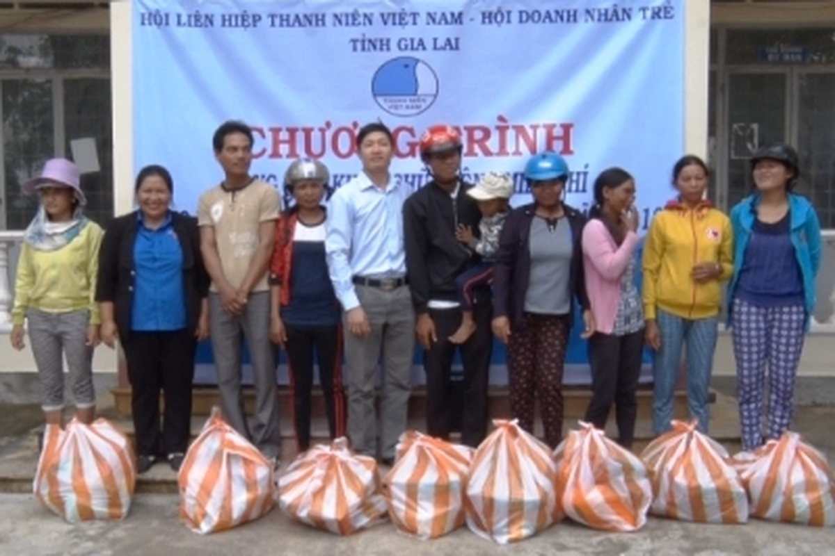 DOANH NHÂN TRẺ GIA LAI HƯỚNG VỀ VÙNG BÃO LŨ KRÔNGPA